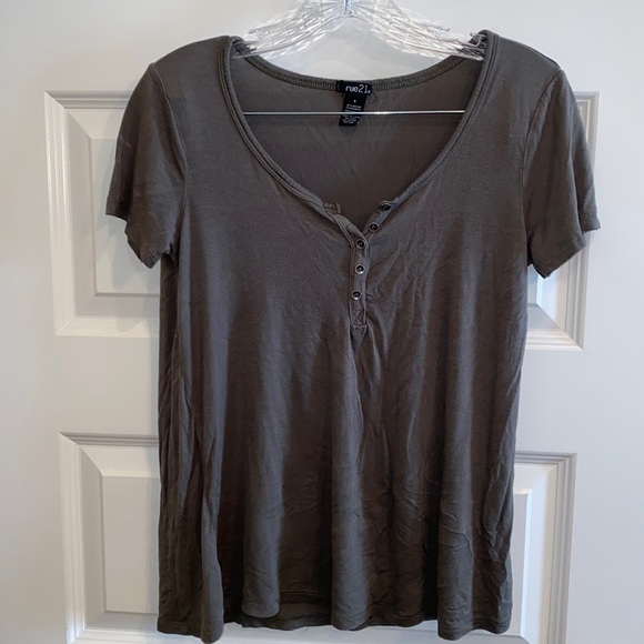 RUE21 Sz S Short Sleeve Henley Tee Olive Stretch Slinky Thin Material Oversized - Picture 1 of 9